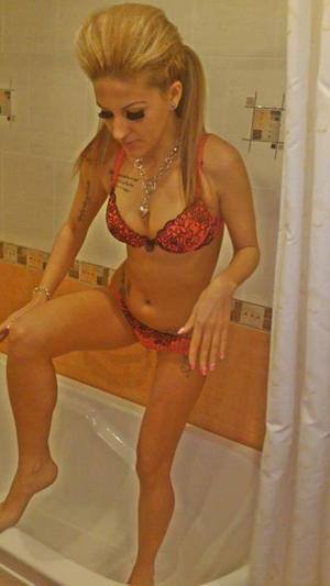 Yasmin, 18 from California | Older Men and Younger Women Dating