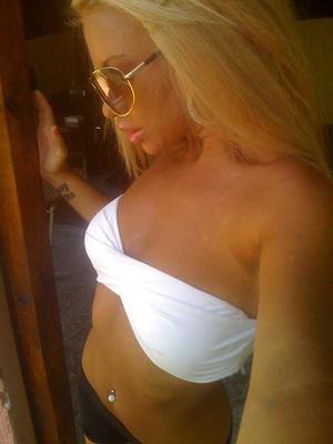Lizette (20) in Florida | Casual Dating with Older Men