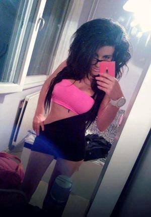 Aryana, 23, Illinois | Flirty Adult Profile for Older Men