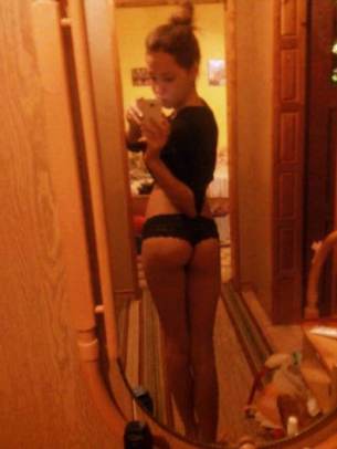 Local profile photo of Carlie, 19, in Everett, WA