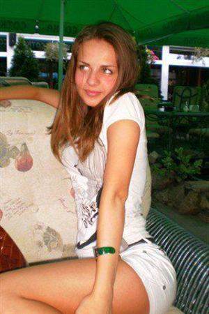 Esperanza, 29, profile image for California dating page