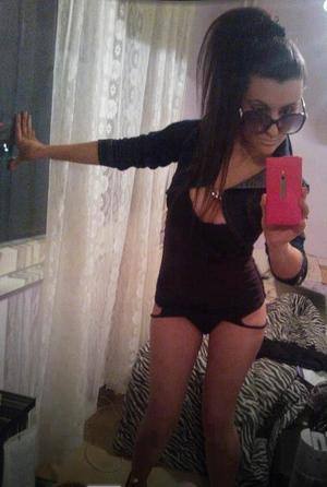 Meet Daniela (22) from California | Local Dating Profile