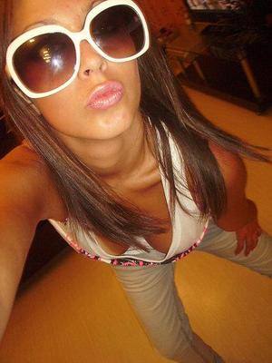 Meet Vivian (18) from New Jersey | Local Dating Profile