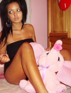 Ella from Deming, New Mexico is looking for adult webcam chat