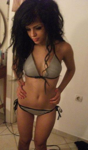 Voncile from Memphis, New York is looking for adult webcam chat