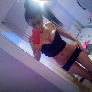 Dominica from West Haven, Utah is looking for adult webcam chat