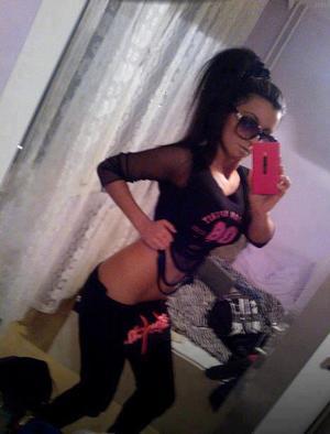 Meet local singles like Adah from Avalon, Wisconsin who want to fuck tonight