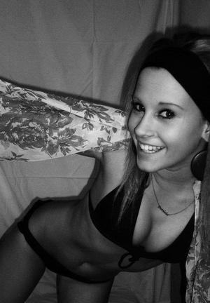 Lesha from Connecticut is looking for adult webcam chat