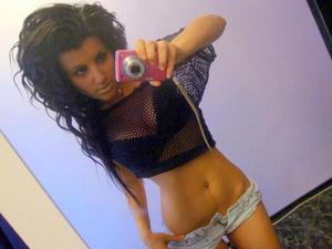 Dusti from Harrison, Tennessee is looking for adult webcam chat