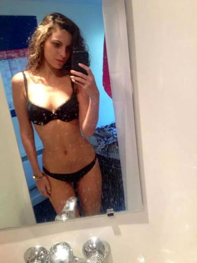 Janella from Oakland Park, Florida is interested in nsa sex with a nice, young man