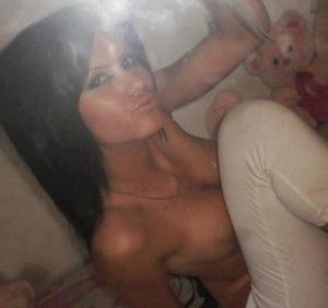 Cherish from Wyoming is looking for adult webcam chat