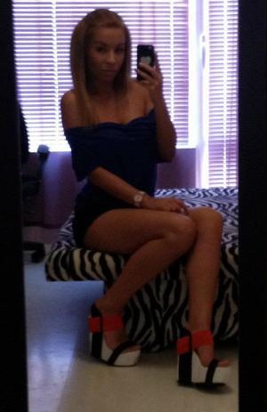 Leonarda from Ava, Missouri is looking for adult webcam chat