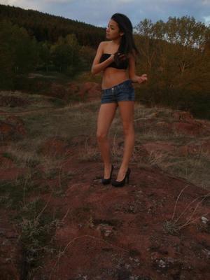 Lilliam from Monroe, Oregon is looking for adult webcam chat