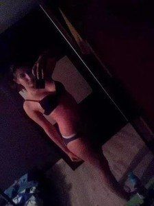 New: Lauryn, 22 from California, Looking for Older Men